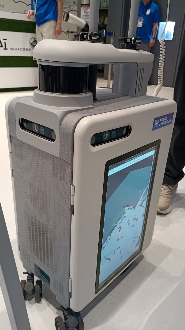 起動中のAIスーツケースの写真